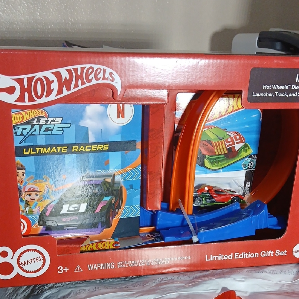 Hot Wheels 80th Anniversary Let's Race Ultimate Racers Gift Set